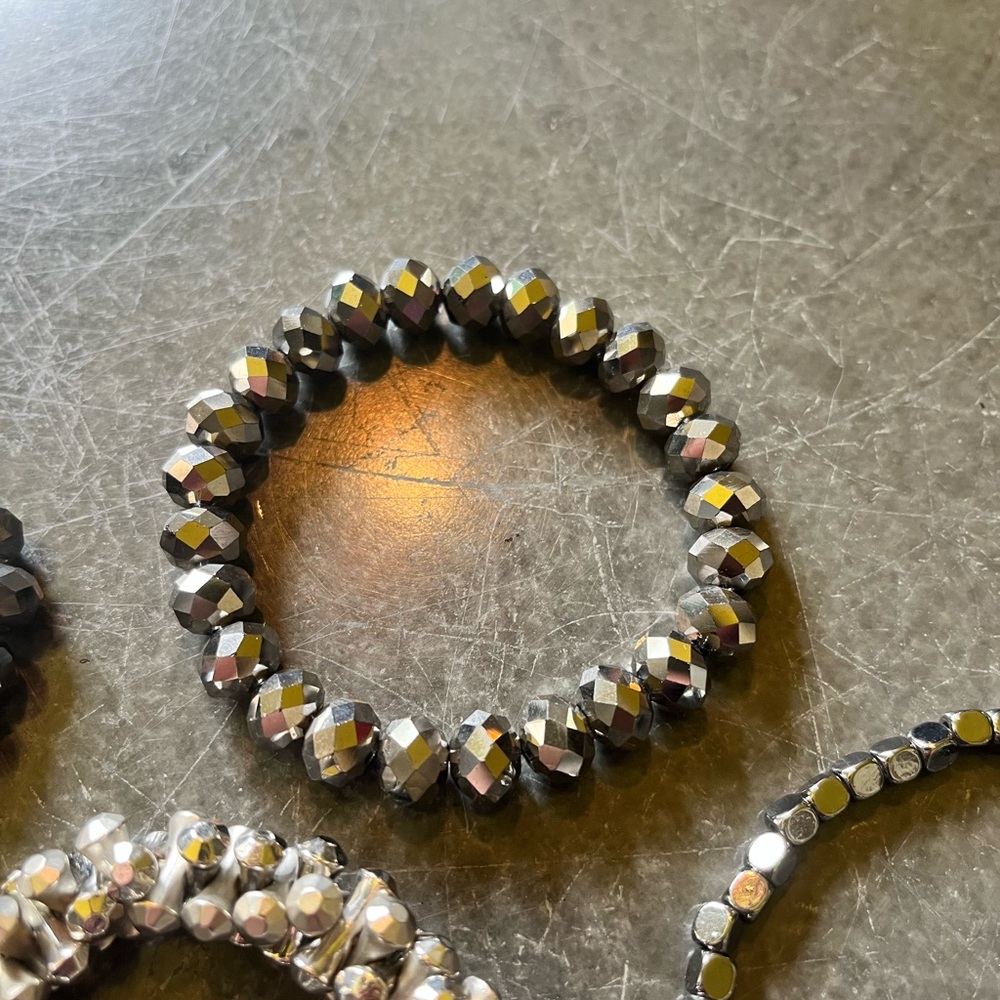 Bundle of 6 beaded unique bracelets metallic - Picture 3 of 13